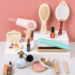 Makeup legetøj i træ til rolleleg med spejl, hårtørrer og makeuptilbehør til kreativ leg - Billede 2