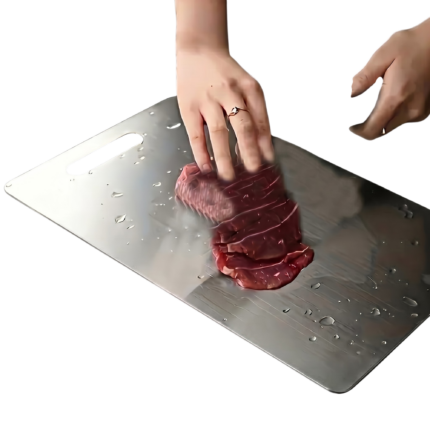 Skærebræt i rustfrit stål med håndtag og dobbelt sidet design til nem rengøring i køkkenet