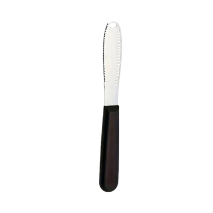 Smørkniv i træ med ergonomisk greb og sølvfarvet blad til jævn smøring på brød og bløde fødevarer