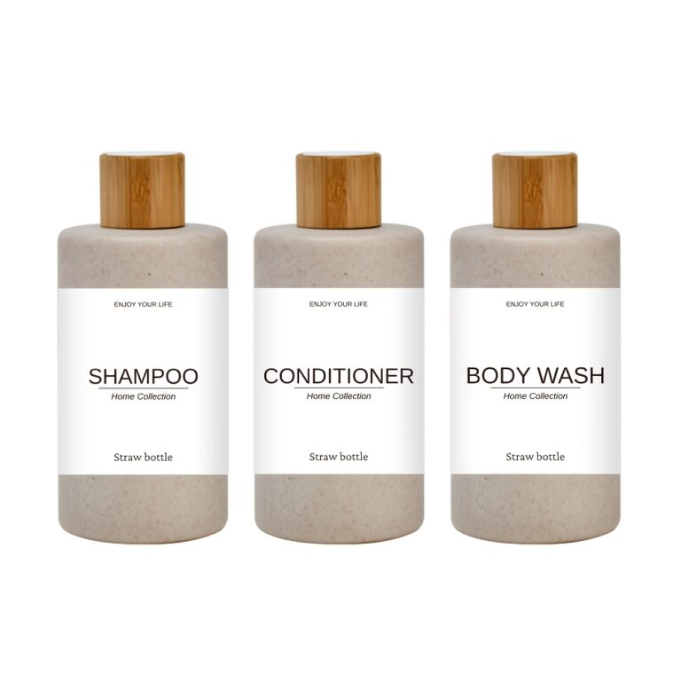 Tre genopfyldelige badeværelsesflasker á 300 ml med etiketter til shampoo, balsam og kropssæbe